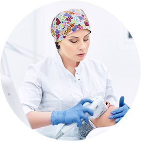 Dr.anna.photo(2).png